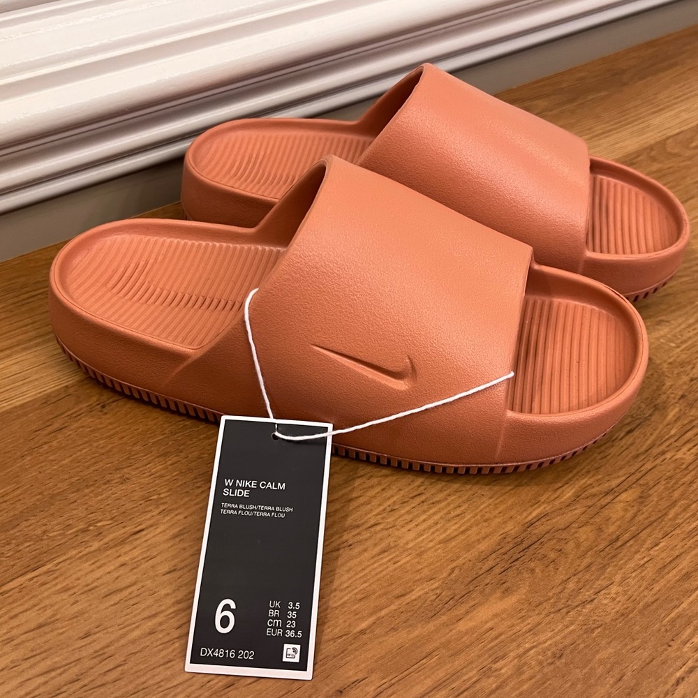 Nike Women’s Calm Slides Terra Blush Sandals Size 6 NWT Slip-On Cushioned Comfy